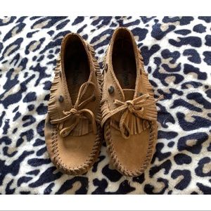❌⭕️❌⭕️minnetonka moccasins.